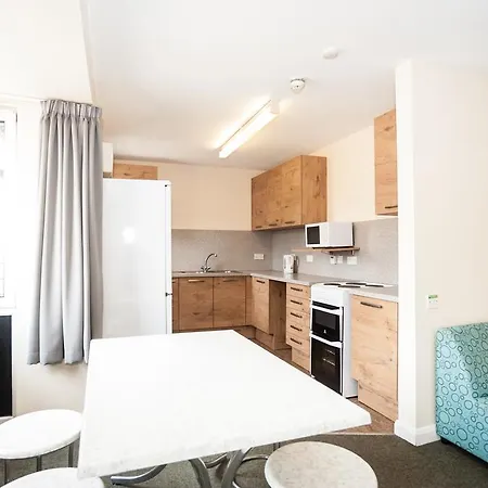 Euro Halls Apartment *