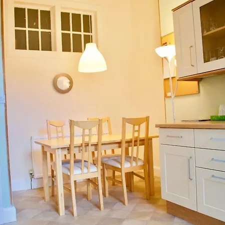 2 Bedroom Bruntsfield Sleeps 4