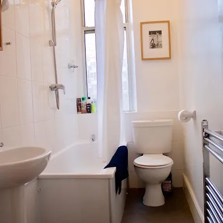2 Bedroom Bruntsfield Sleeps 4 Διαμέρισμα *