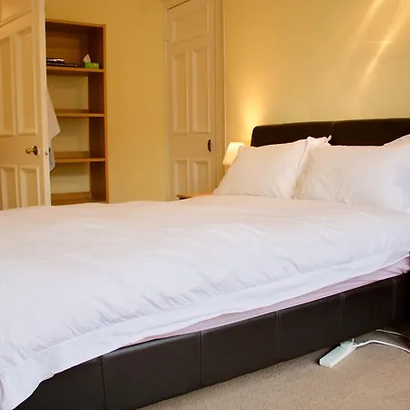 2 Bedroom Bruntsfield Sleeps 4