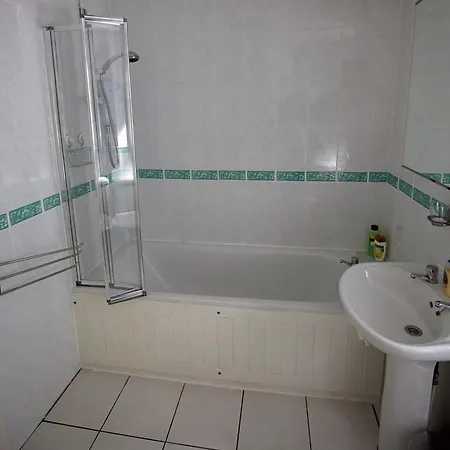 2 Bedroom Meadows Flat Sleeps 4 Apartment