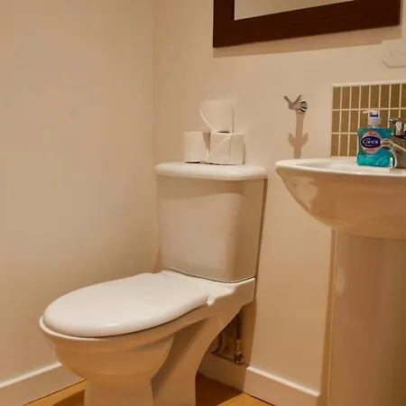 3 Bedroom With Private Roof Terrace