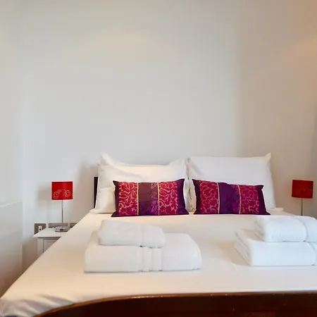 1 Bedroom Central Sleeps 4