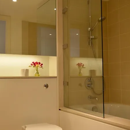 1 Bedroom Central Sleeps 4 *