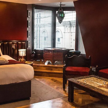 Le Monde 4* Эдинбург