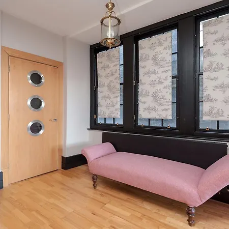 Parliament Sq エディンバラ