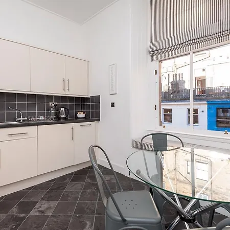 West Bow Just Off Royal Mile Апартаменты *