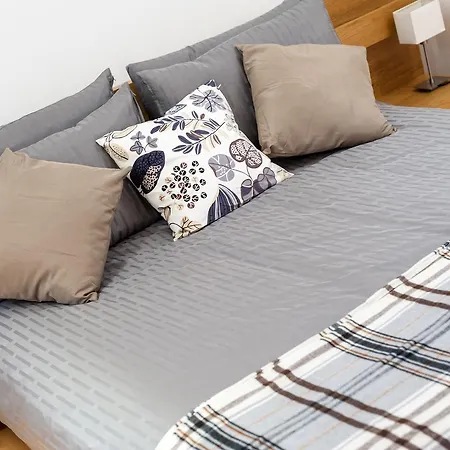 The Edmonstone's Close شقة