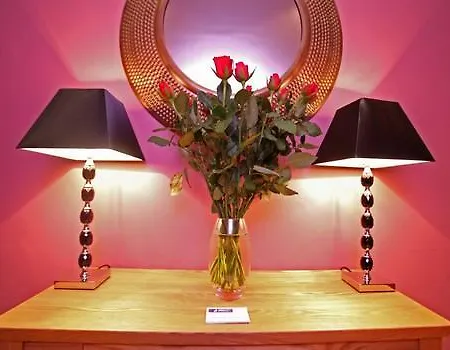 West Bow Just Off Royal Mile Апартаменты *