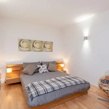 The Edmonstone's Close شقة *