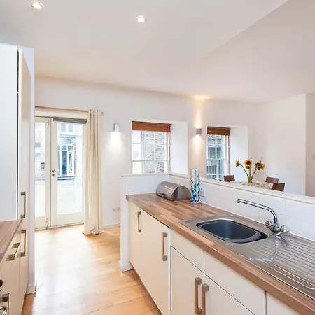 شقة The Edmonstone's Close *