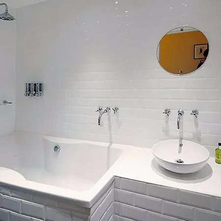 1 Bedroom Flat With Castle View Édimbourg