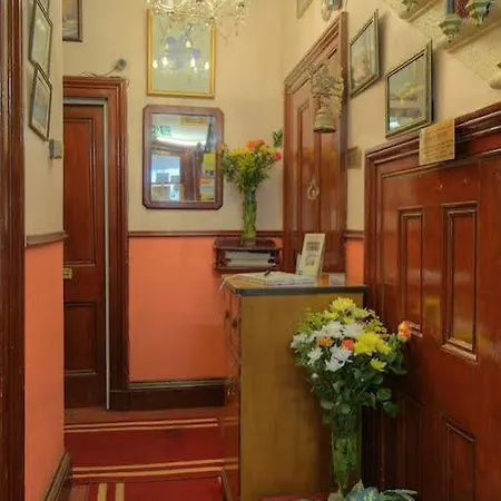 Castle Park 4* Edinburgh