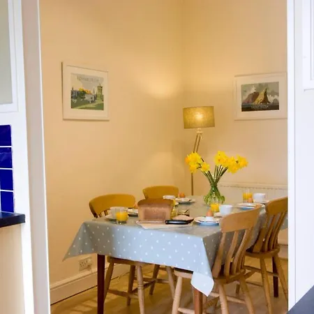 2 Bedroom Flat In Stockbridge Sleeps 4 *
