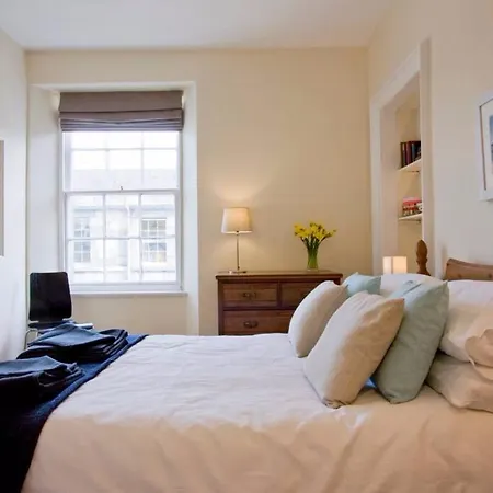 2 Bedroom Flat In Stockbridge Sleeps 4 * Edinburgh