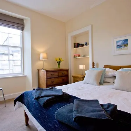 2 Bedroom Flat In Stockbridge Sleeps 4 Apartment *
