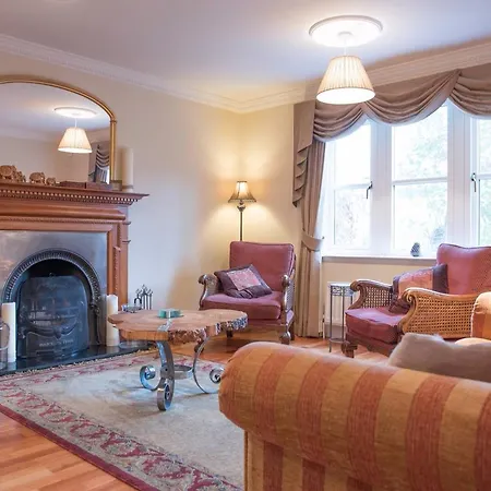 Apartamento 5 Bedroom House With Free Parking Sleeps 10 Edimburgo