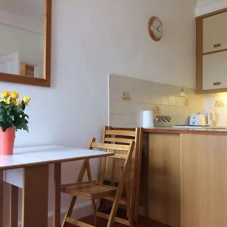 1 Bedroom Murrayfield Sleeps 3 *