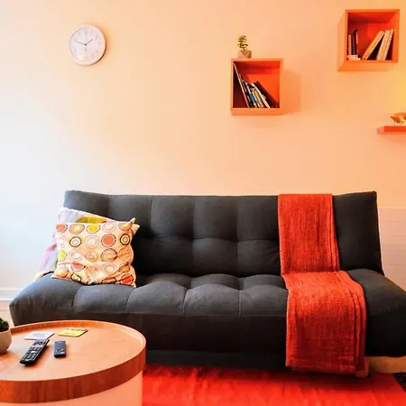 Quirky And Modern Near The Shore Apartment *