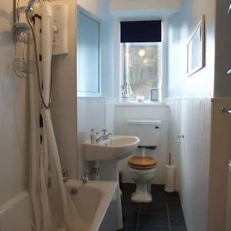 דירה 2 Bedroom With Castle Views *