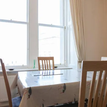 2 Bedroom Flat Sleeps 4 By The Shore 公寓 *
