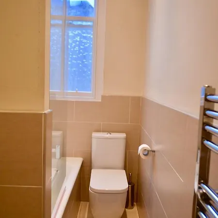 Homely 2 Bedroom In Stockbridge Appartamento