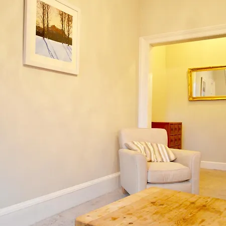 Homely 2 Bedroom In Stockbridge Appartamento