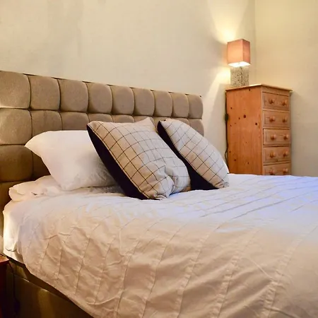Homely 2 Bedroom In Stockbridge Appartamento