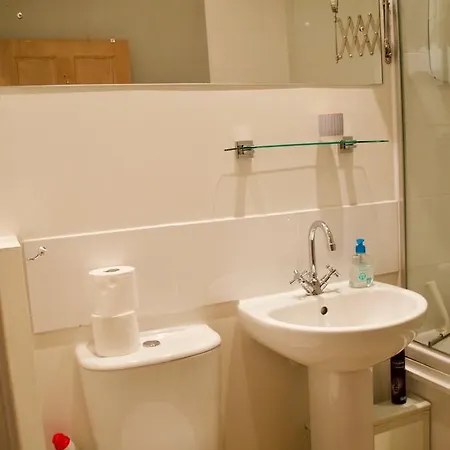 1 Bedroom Ground Floor Colony Flat Sleeps 4 * إدنبرة