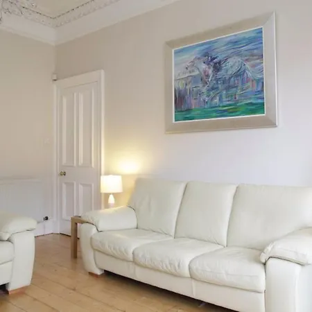 Spacious 2 Bedroom Stockbridge Family Edinburgh
