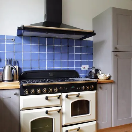 Spacious 2 Bedroom Stockbridge Family Edinburgh