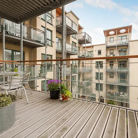 The Holyrood Road * Edinburgh