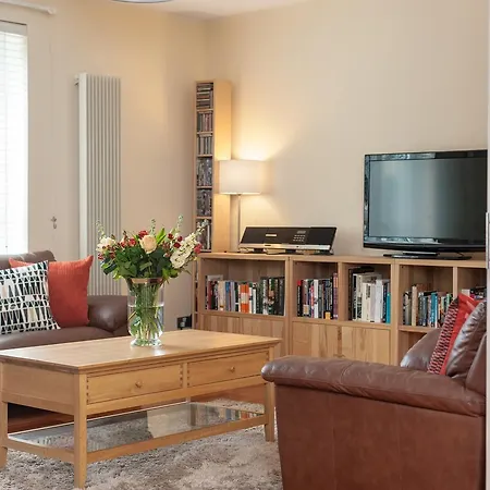 The Holyrood Road Apartment *