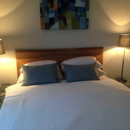 Hotel Vip - Quartermile 4*