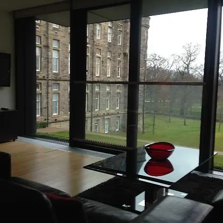 Vip - Quartermile 4*