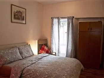 Centre Townhouse 2*