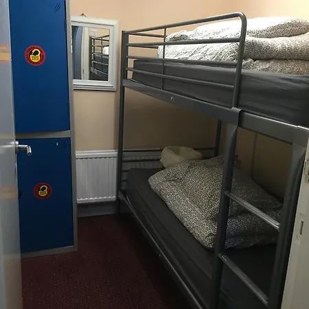 Bobby's Bunkhouse Hostal *