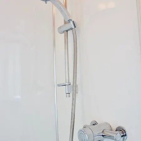 2 Bedroom Flat In Leafy Morningside Sleeps 4 Apartment *