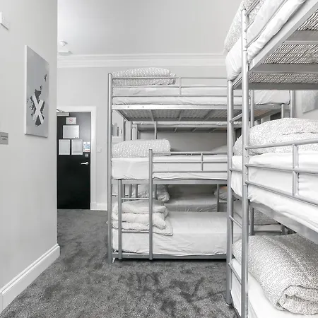 Hostel West End *