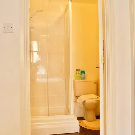 3 Bedroom Flat In Appartement