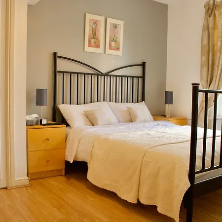 3 Bedroom Flat In Appartement *