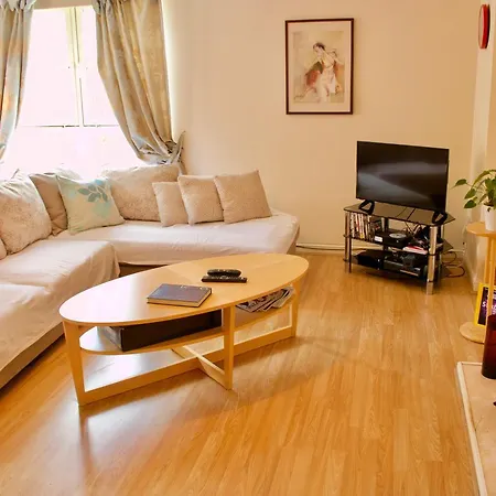 Appartement 3 Bedroom Flat In *