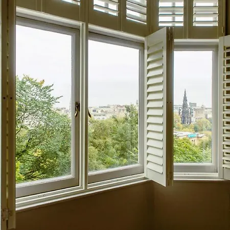 Апартаменты Ramsay Gardens - Grand 4-bedroom Next To Castle Эдинбург