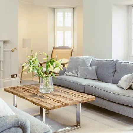 Apartamento Ramsay Gardens - Grand 4-bedroom Next To Castle Edimburgo
