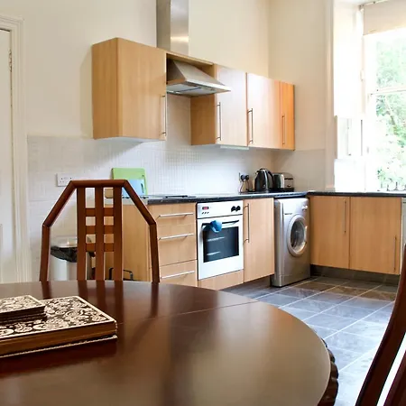 Beautiful Traditional 3 Bedroom In Apartmán