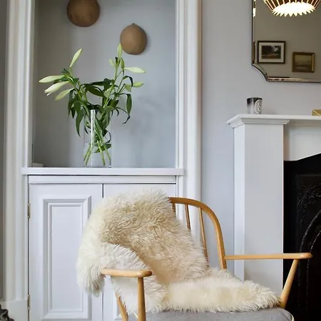 Scandi Style 1 Bed City Centre