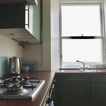Stylish 2 Bedroom In Great Location