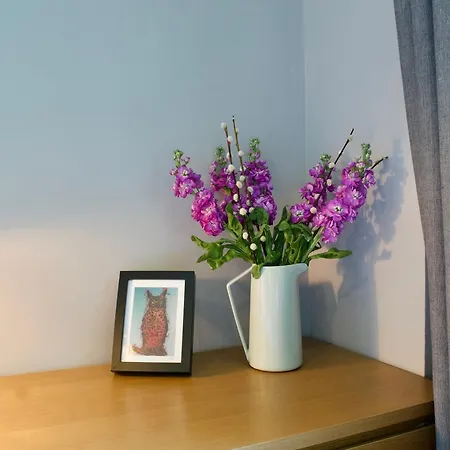 2 Bedroom Close To Stockbridge Διαμέρισμα