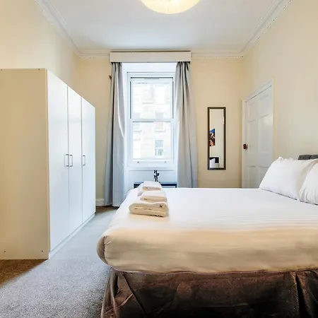 Spacious 4 Bedroom On The South Side Apartamento *