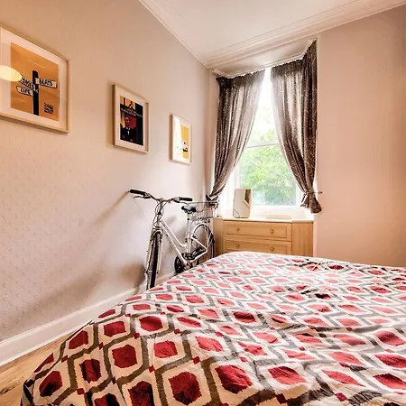 Bright And Airy In Canonmills * Édimbourg